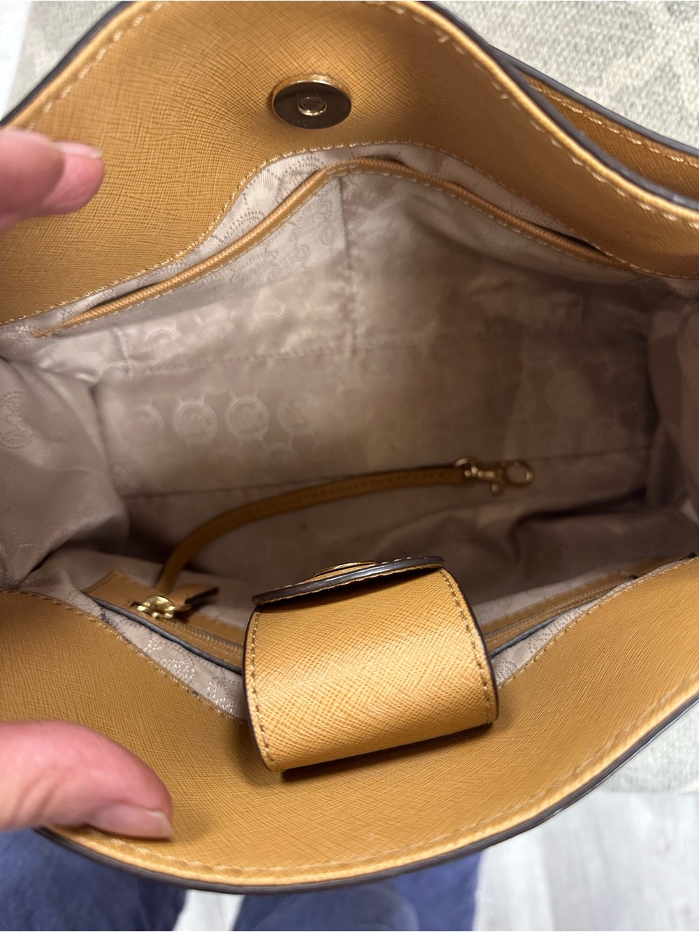 Michael Kors Hamilton East West Satchel Crossbody Bag Camel Saffiano Leather - Picture 8 of 11